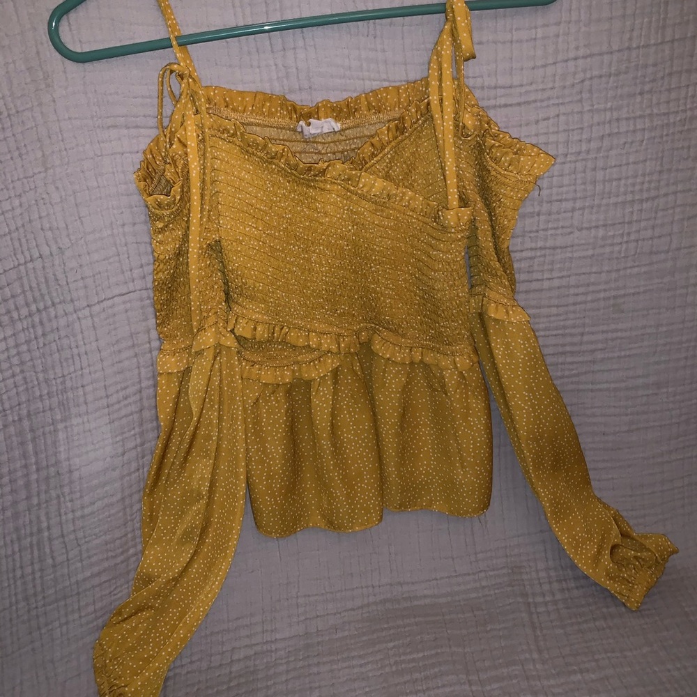 Adorable yellow blouse !!